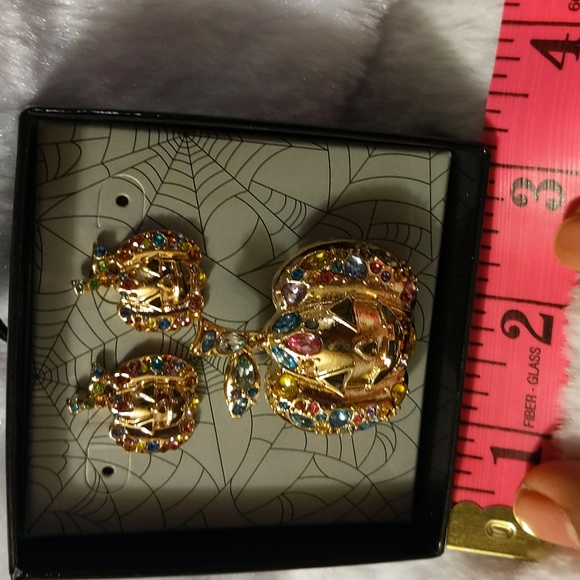 NWOT Gold Toned Pumpkin Brooch with Matching Earrings Both Metallic & Bejeweled - Picture 8 of 10